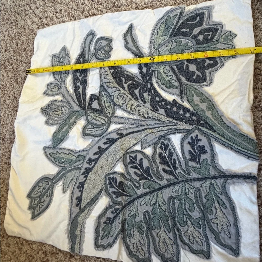 Pottery Barn 20 x 20 crewel embroidered botanical leaf pillow cover Cream blue